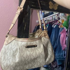 Michael kors signature purse good condition